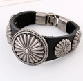 Retro zwart lederen polsband met antieke zilveren florale metalen schijven - Zwart