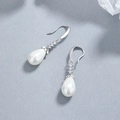 Orecchini pendenti con perle in argento 925 con eleganti ganci in zirconi cubici - Argento 925 / Oro Bianco