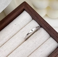 Minimalist 925 sterling silver ring featuring a polished oval top with engraved letter E - Adjustable Open / Letter E