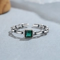 Adjustable S925 sterling silver chain ring with a square emerald-green gemstone - Adjustable Open / Thai Silver