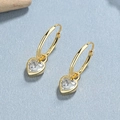 Minimalistische 925 sterling zilveren gouden oorringen met fonkelende hartvormige zirkoon hangers - 925 zilver / Goud (Witte Strass)