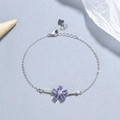 Armband aus 925er Sterlingsilber mit zartem Anhänger in lila Zirkonblüte und Karabinerverschluss - Weißgold