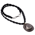 Retro vintage cowboyhoed hanger ketting met zwart gevlochten touwkoord voor heren - Cowboyhoed Stijl (N0272)