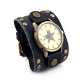 Orologio largo in pelle nera stile punk retrò con borchie e motivo a stella - Nero Vintage
