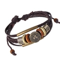 Bracciale multistrato in pelle marrone con ciondolo a trifoglio e dettagli celtici - Marrone