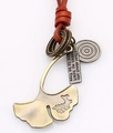 Collar retro con colgante de hoja de ginkgo en bronce y cordón de cuero marrón rojizo - Tostado