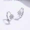 Orecchini a cerchio in argento sterling 925 con fiocchi di neve e zirconi bianchi - Argento 925 / Oro Bianco