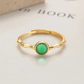 Elegante anillo de plata 925 con piedra de luna verde y diseño de banda de bambú dorado - Abierto Ajustable / Dorado (Vidrio Verde)