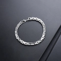 Bracciale in acciaio al titanio con maglie rettangolari incise e chiusura a moschettone - Argento (Bracciale goffrato su quattro lati)