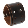 Bracciale largo in pelle marrone scuro vintage con borchie argentate e fibbia regolabile - Marrone
