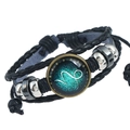 Dettaglio del bracciale zodiaco Capricorno in pelle intrecciata a mano con ciondolo - Capricorno