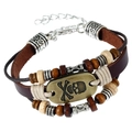 Handgefertigtes mehrlagiges Lederarmband mit Vintage-Totenkopf und Holzperlen - Karabiner + Totenkopf