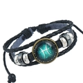 Dettaglio del bracciale Pesci in pelle con cabochon in vetro e perline di metallo - Pesci