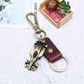 Vintage Rennwagen Schlüsselanhänger aus Legierung mit Lederband und Bronze-Finish Details - Braun