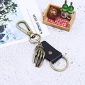 Portachiavi vintage in pelle con pendente a mano di scheletro in bronzo e chiusura a moschettone - Nero
