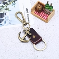 Portachiavi vintage con ancora in bronzo, cinturino in pelle marrone e moschettone - Marrone