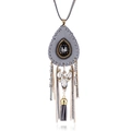 Collana lunga bohemian con pendente in pelle grigia e nappe in catena di metallo retrò - Grigio