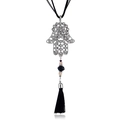 Détail du pendentif Main de Fatma avec strass brillants et pompon noir sur collier long - Noir
