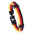 Détail du bracelet en cuir tressé aux couleurs de l'Allemagne avec fermoir noir robuste - Style Allemagne