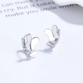 Aros de mariposa en plata de ley S925 pulida con diseño minimalista de doble amuleto - Plata 925 / Oro Blanco
