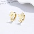 Pendientes de aro con doble mariposa en oro pulido sobre un fondo blanco minimalista y limpio - Plata 925 / Dorado