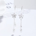 Pendientes de plata con camelia y borlas con delicados colgantes de lirio de los valles - Plata 925 / Plateado