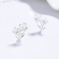 Orecchini a lobo a fiore in argento sterling 925 con elegante finitura opaca - Argento 925 / Argento