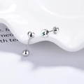 Minimalistische 925 Sterling Silber Ohrringe mit grünem Blitzanhänger und Schraubverschluss - 925er Silber / Weißgold (Smaragdgrün)