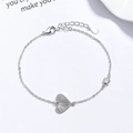 Armband aus 925er Silber mit herzförmigem Anhänger, Radialstruktur und Zirkoniastein - Herz Sonnenstrahl Armband (G-03-07) / 925er Silber / Platin Armband