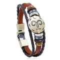 Dettaglio del bracciale multistrato in pelle segno Ariete con ciondolo in bronzo - Ariete