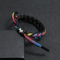 Détail du charm du signe Bélier sur un bracelet tressé avec dégradé arc-en-ciel - Bélier
