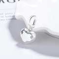 Pendentif cœur en argent sterling S925 avec texture martelée sur une coupelle en céramique - Grand / Argenté