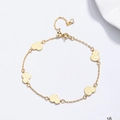 Bracciale in argento 925 con zucca dorata martellata su uno sfondo bianco pulito - Argento 925 / Oro