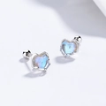 Orecchini a cuore in argento 925 con pietra di luna blu e chiusura a sfera a vite - Argento 925 / Argento (Cuore Pietra di Luna)