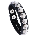 Schwarzes Lederarmband im Punk-Stil mit silbernen Kegelnieten und Druckknopfverschluss - Schwarz