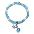 Boho Kristall-Armband mit blauen Perlen, weißen Perlen und einem Schmetterlingsanhänger - Hellblau