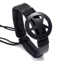 Bracciale in pelle nera stile punk rock con ciondolo a stella opaca e dettagli intrecciati - Nero