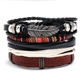 Handgefertigtes Vintage-Lederarmband-Set mit gewebten Bändern und Federanhänger - Mehrlagiger geflochtener Stil mit Federverzierung