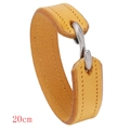 Minimalistische gele lederen herenarmband met zilveren S-haaksluiting en 20 cm lengte - Aardgeel / 20cm