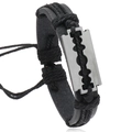 Pulsera vintage de cuero negro trenzado con un dije de hoja de metal de estilo punk rock - Negro