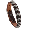 Punk-Armband aus dunkelbraunem Leder mit Vintage-Silber-Totenköpfen und Gürtelschnalle - Braun