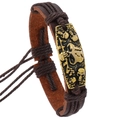 Bracciale in pelle intrecciata marrone con ciondolo teschio dorato in stile punk - Marrone