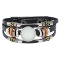 Pulsera multicapa de cuero negro con cuentas de fútbol y detalles metálicos vintage - Golf