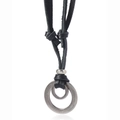 Collana lunga vintage con pendente a doppio anello e cordino in pelle nera da uomo - Nero