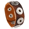 Braunes Retro-Breitlederarmband mit fünf silbernen Druckknöpfen auf weißem Hintergrund - Dunkelbraun