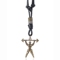 Pendentif haltérophile vintage en bronze avec cordon en cuir tressé noir sur fond blanc - Noir