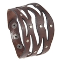 Brazalete ancho de cuero marrón oscuro vintage con recortes y remaches de metal - Marrón Oscuro