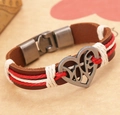 Pulsera de cuero marrón tejida a mano con corazón de metal vintage y cordón rojo - Marrón Mujer