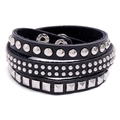 Punk Lederarmband in Schwarz mit silbernen Nieten für Herren im Rocker- und Biker-Stil - Schwarz