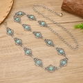 Cintura a catena bohémien vintage con pietre turchesi e design floreale traforato - Argento